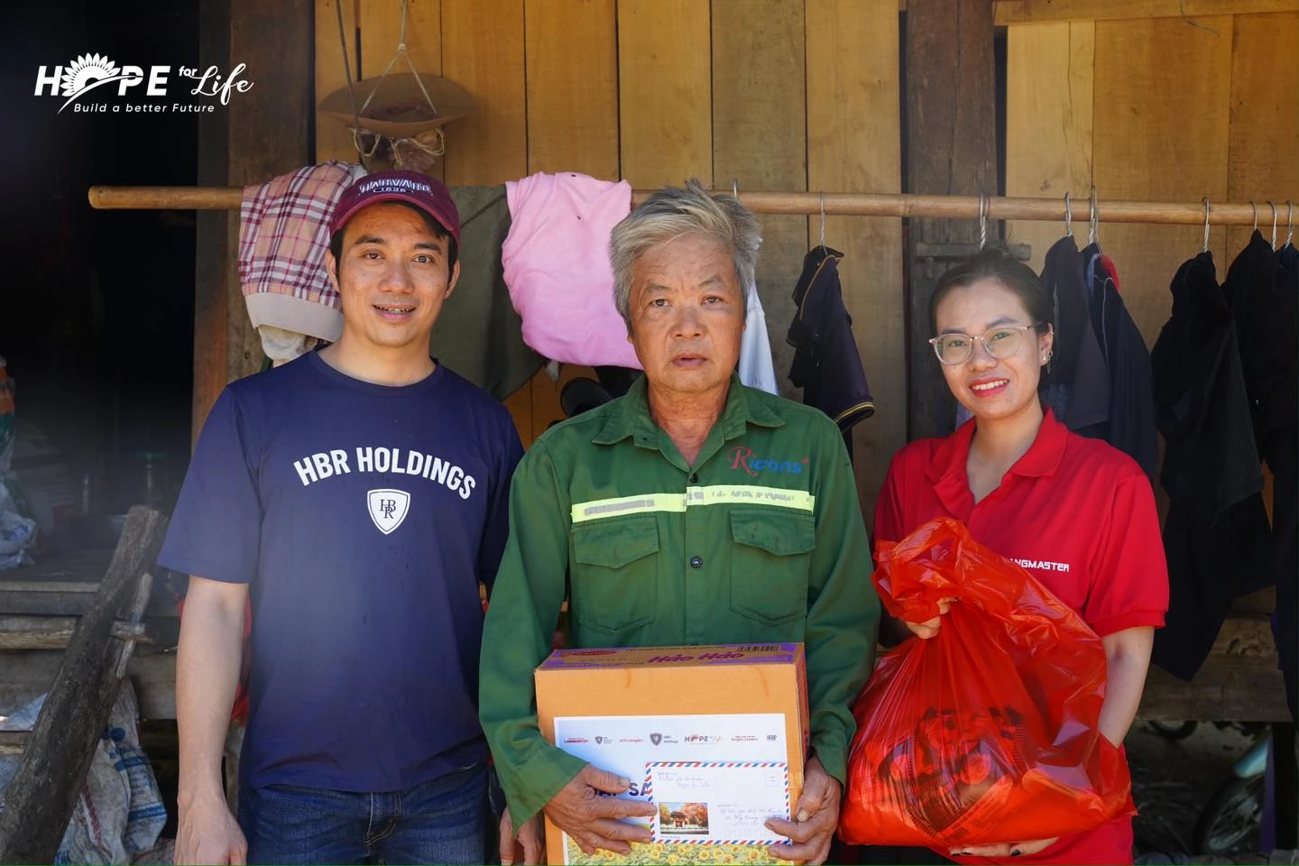 Chuyến từ thiện "Thắp Sáng Hy Vọng" tại xã Đồng Ruộng, huyện Đà Bắc, tỉnh Hòa Bình