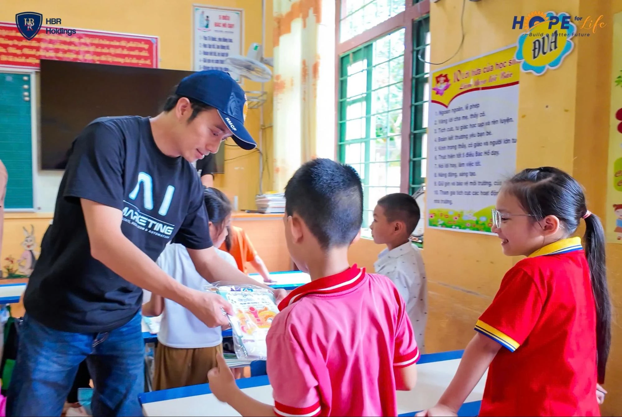 Nhìn lại hành trình cứu trợ tại Lào Cai: Cơn bão qua đi, tình người ở lại
