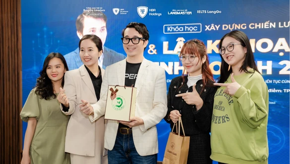 HBR Holdings  Tri Ân Ngày Nhà Giáo Việt Nam 20/11