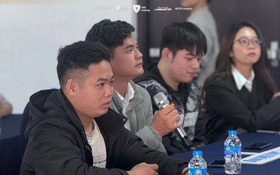 Phần giao lưu trao đổi giữa sinh viên và Ms. Nguyễn Thị Thu Hiền với chủ đề 