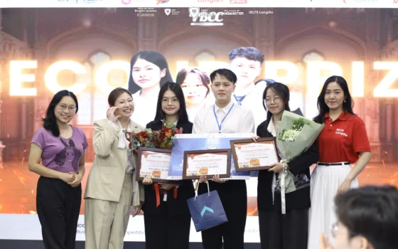 Á quân – Giải Nhì VBCC đã gọi tên Minh Anh, Đức Anh và Bảo Châu (đến từ Đại học Ngoại thương)